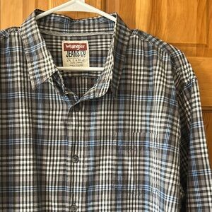 Wrangler Black, White, and Blue Casual Button Down Shirt